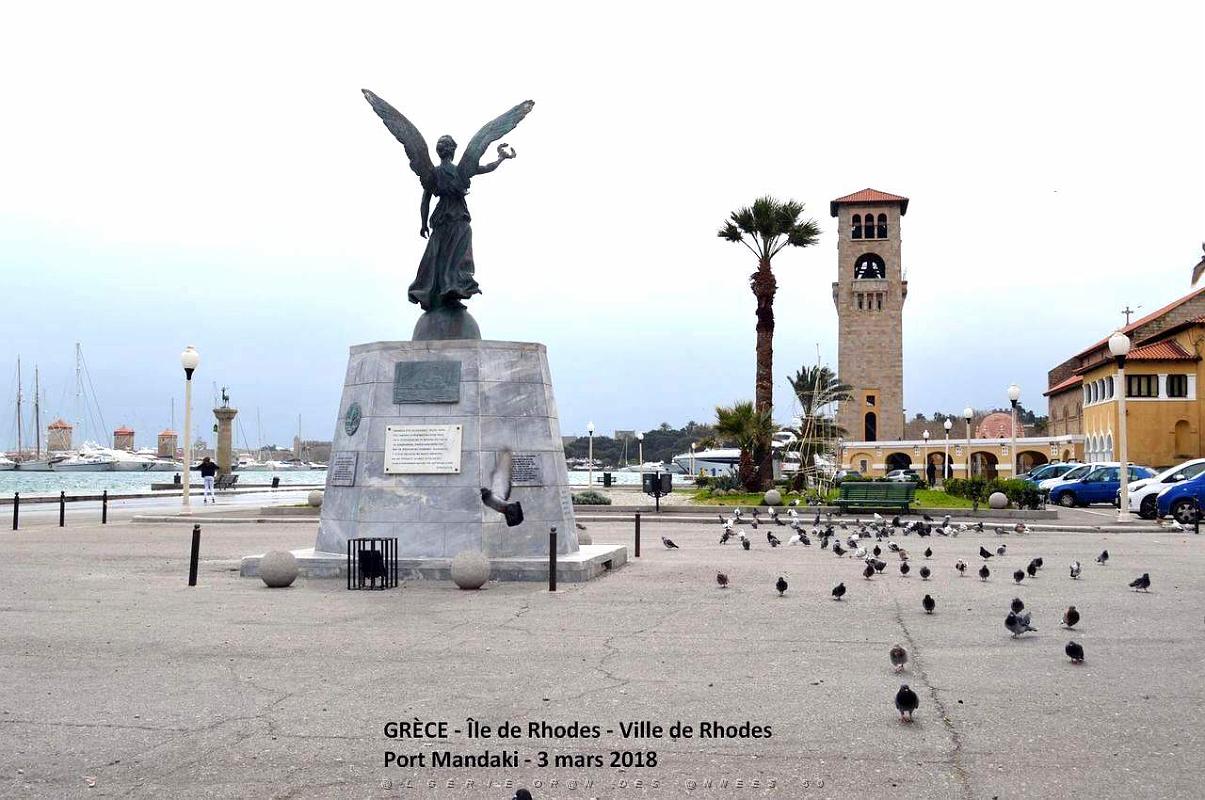130- Rhodes ville et port d'honneur.JPG